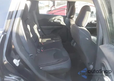 2015 Jeep Cherokee Latitude из США, поврежденный, VIN 1C4PJLCB9FW706383